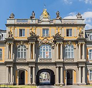 Koblenzer Tor (1751-1755) en el Palacio Electoral de Bonn, incorporada según proyecto de François de Cuvilliés