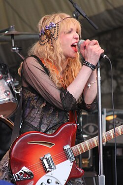 Courtney Love esiintymässä vuonna 2010.