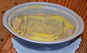 Foie gras entero mi-cuit en terrina.