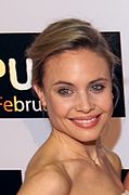 Leah Pipes interprète Jessica Pierson.