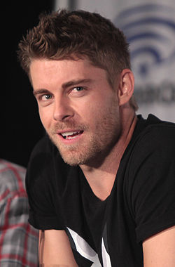 Luke Mitchell vieraana WonderConissa vuonna 2016.