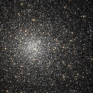 M 62; Хаббл телескоп / STScI / WikiSky
