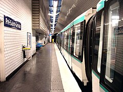 Metro de Paris - Ligne 7bis - Pre-Saint-Gervais 02.jpg