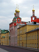 Palacio Poteshny (de diversión, de color rosa) en el Kremlin de Moscú (1652)