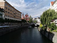 Lubljana (Altstadt; Ljubljanica mit Boot)