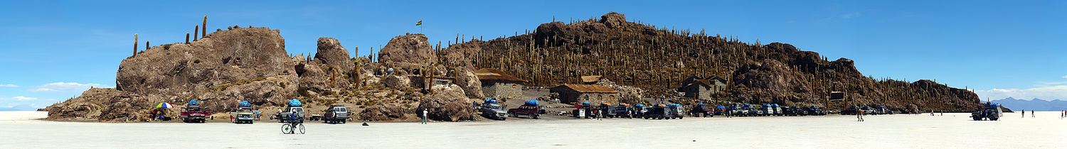 Insulo Incahuasi meze de Salar.