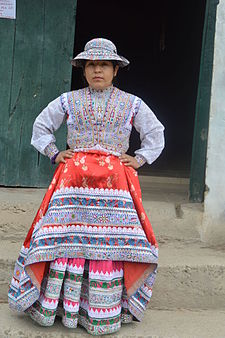Hagyományos tapay öltözet a Colca-folyó völgyének régiójában, Dél-Peruban