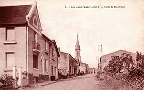 L'église, vue de la rue de Briacé (route de la Chapelle-Heulin).