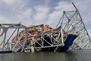 L’effondrement du pont Francis-Scott-Key à Baltimore à la suite de la collision du porte-conteneurs Dali avec l'une des piles de l'ouvrage, le 26 mars 2024. (définition réelle 5 472 × 3 648)