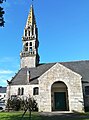 Le porche et le clocher de l'église paroissiale Saint-Cornély.