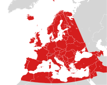 Mapa de países de Europa, norte de África y Asia Occidental en gris, con los límites de la Zona Europea de Radiodifusión superpuestos en rojo