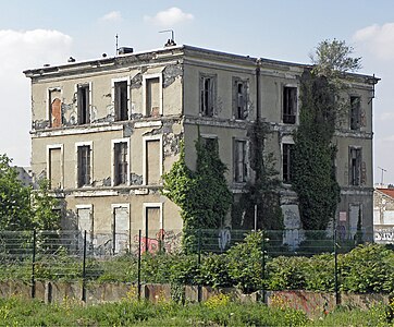 世界上第一棟由鋼筋混凝土建造的房子（1853年），由弗朗索瓦·柯涅（英语：François Coignet）(1853) 在巴黎附近的聖但尼設計