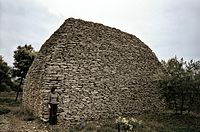 Le « groupe 4 » selon Pierre Viala, pignon et long côté de la nef correspondant à l'habitation.