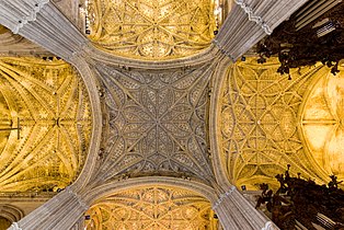 Bóveda estrellada en la catedral de Sevilla (España)