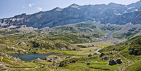 Le lac des Aires dans le cirque de Troumouse.