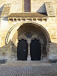 Saint-Amand (CC) IA00011158[2] in Saint-Amand-Montrond, Dép. Cher, Kern 11./12. Jh., Westportal 13. Jh., romanische Form in gotischer Zeit