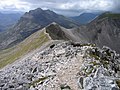 Blick vom Spidean Coire nan Clach über den Grat des Massivs nach Westen, im Hintergrund der Liathach