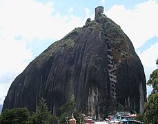 El Peñón, monólito en Colombia, no Departamento de Antioquia.