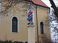 Marienstatue vor der Kirche