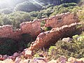 Resti delle casematte dei soldati sulla collina di Capo Bellavista.