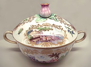 Mehki porcelan Vincennes z rocaille dizajnom in kitajsko sceno (1749–50)