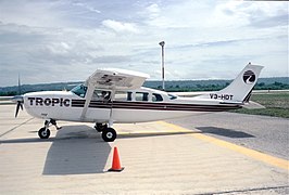 Cessna 207A de Tropic Air con matrícula V3-HDT en el Aeropuerto Internacional Mundo Maya.