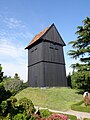 Klokkehus ved Birket Kirke, der er Danmarks ældste.