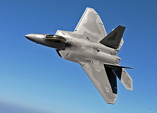 F-22 εν πτήσει.