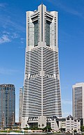 La Yokohama Landmark Tower, el segon edifici més alt, es va construir el 1993.