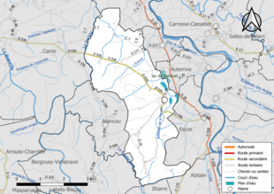 Carte en couleur présentant le réseau hydrographique de la commune