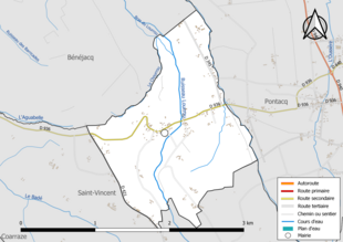 Carte en couleur présentant le réseau hydrographique de la commune