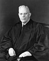 Ерл Воррен, бакалавр 1912, JD 1914, 14-й шеф юстиції США