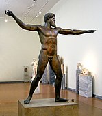 Zeus sau Poseidon; 460-450 î.Hr,; bronz; înălțime: 2,1 m; Muzeul Național de Arheologie (Atena)