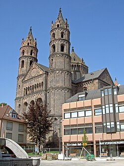 Stolnica sv. Petra, vzhodni konec, stolp in severni krak transepta