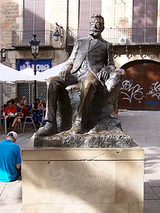 Estatua d'o escritor, poeta y dramaturgo catalán Àngel Guimerà en a Plaza d'o Pi de Barcelona, obra en bronce de Josep Codina (1982) sobre un modelo en cheso de Josep Cardona (1909).