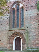 Stadtkirche in Bad Sülze, Mecklenburg, 3. Viertel 13. Jh., Drei­fenster­gruppe mit Über­fangbogen