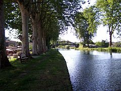 El canal del Garona en Fourques-sur-Garonne