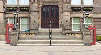 K6 telephone kiosks at St Helens Town Hall - context