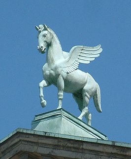 Beeld Pegasus, Poznań Opera House