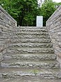 La scala che porta al cimitero tedesco.