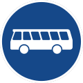 rundes Schild mit weißem Omnibus auf blauem Grund