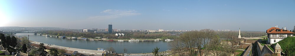 Vasta panoramo de Beogrado je aprilo 2011