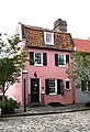 La maison rose de la Pink House tavern dans le vieux quartier français de Charleston (Caroline du Sud).
