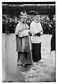 Tổng giám mục Hayes (trái) vào khoảng năm 1915 đến 1920