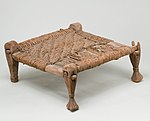 Taburete con asiento tejido; 1991-1450 a.C.; madera y caña; altura: 13 cm; Museo Metropolitano de Arte