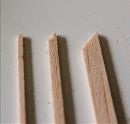Tres tamaños de madera de balsa diferentes usados con propósitos de ocio