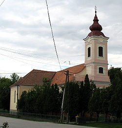 Szent Mihály tiszteletére szentelt római katolikus temploma