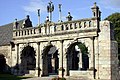 L'arc de triomphe (entrée de l'enclos paroissial) 1