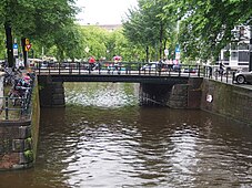 Wim Sonneveldbrug in Amsterdam, in 2016 naar hem vernoemd