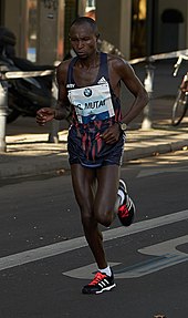 A photo of Geoffrey Mutai running in a road race